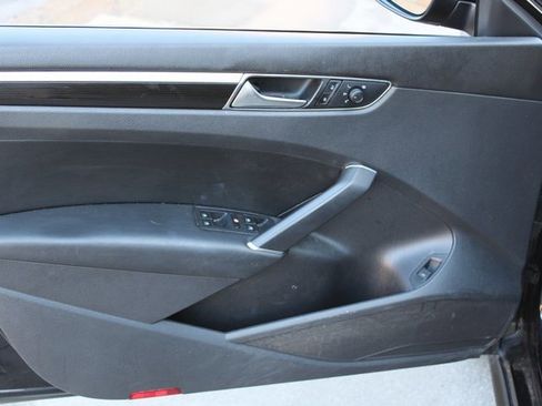 Used 2018 Volkswagen Passat 3.6 image 19