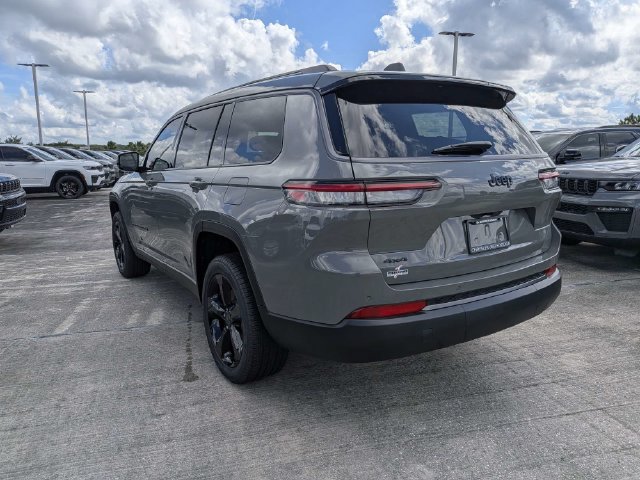 New 2027 Jeep Grand Cherokee Limited w/ Limited Altitude Package RWD image 6