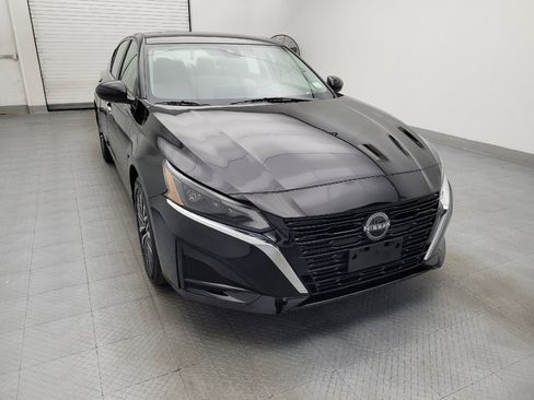 Used 2023 Nissan Altima 2.5 SV w/ SV Premium Package image 14