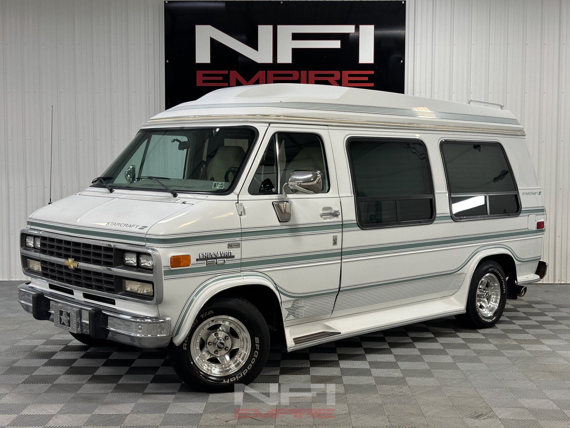 Used 1992 Chevrolet G20 RWD image 1