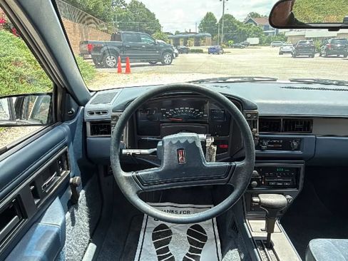 Used 1991 Oldsmobile Cutlass Calais Sedan FWD image 20