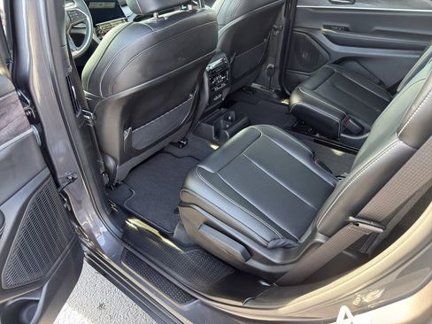 Used 2025 Jeep Grand Cherokee L Limited image 26