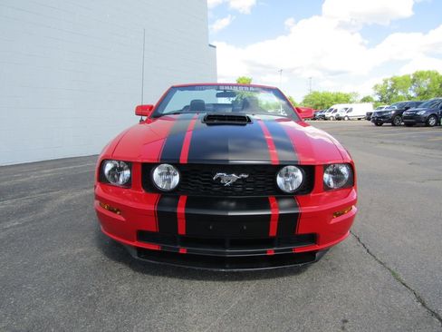 Used 2006 Ford Mustang GT RWD image 8