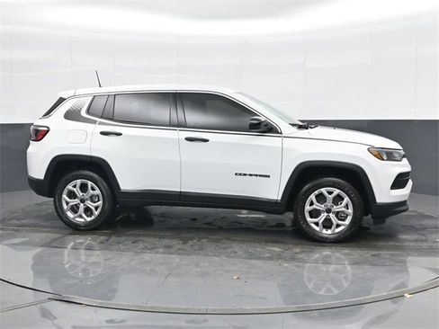 Used 2025 Jeep Compass Sport w/ Mopar Graphics Package image 5