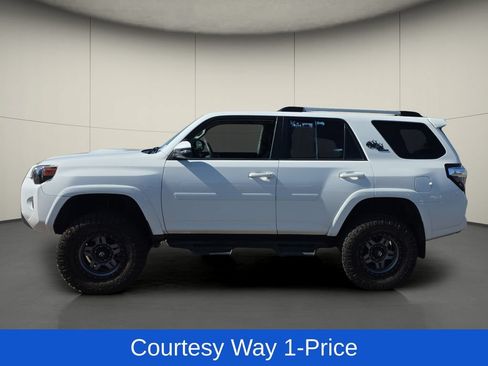 Used 2018 Toyota 4Runner TRD Off-Road Premium AWD/4WD image 5