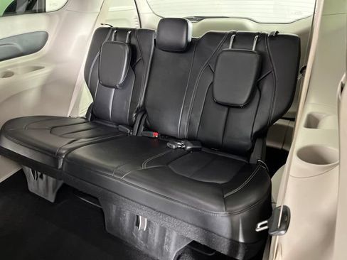 Used 2024 Chrysler Pacifica Touring-L FWD image 49