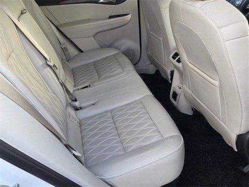 Certified 2022 Buick Envision Avenir w/ Technology Package II image 14