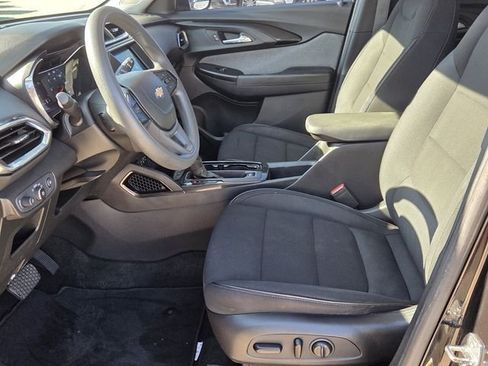 Used 2022 Chevrolet TrailBlazer LT FWD image 9