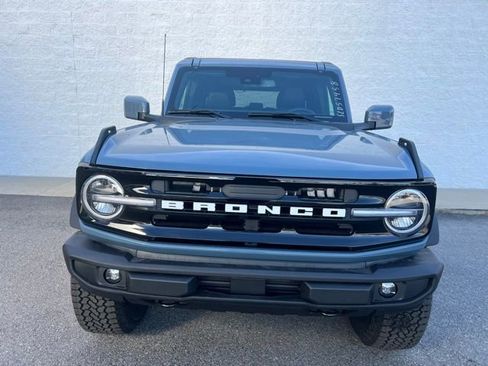 New 2025 Ford Bronco Outer Banks w/ Sasquatch Package image 2