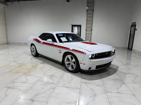 Used 2016 Dodge Challenger R/T Plus RWD image 3