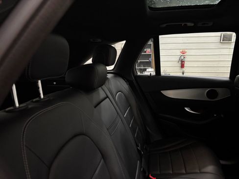 Used 2019 Mercedes-Benz GLC 300 4MATIC image 33