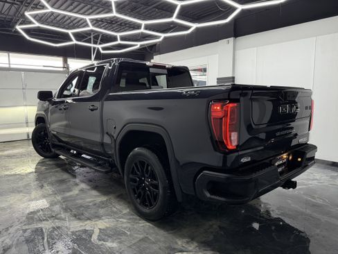Used 2022 GMC Sierra 1500 Elevation w/ Preferred Package image 3