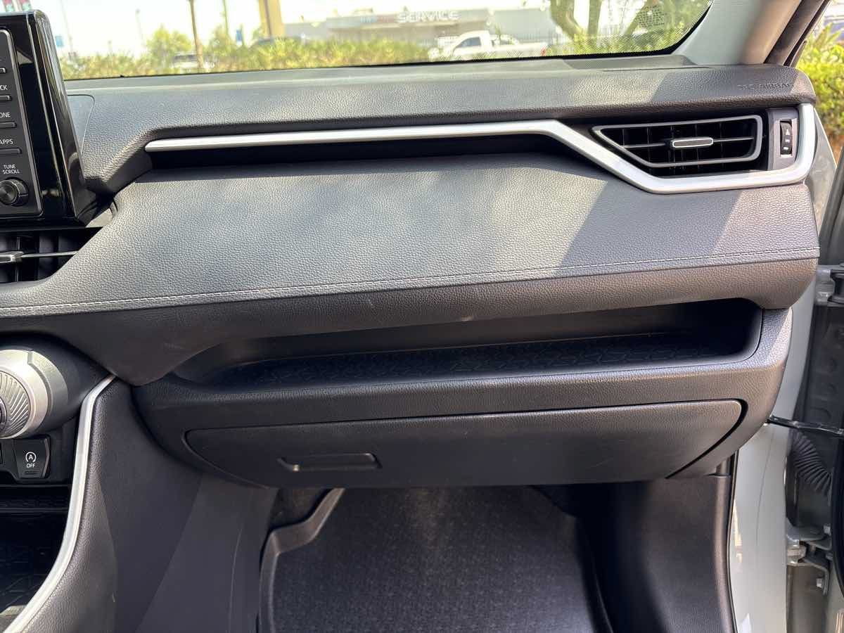 Used 2021 Toyota RAV4 XLE Premium w/ Carpet Mat Package (TMS) FWD image 17