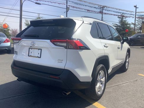 Used 2020 Toyota RAV4 XLE image 7