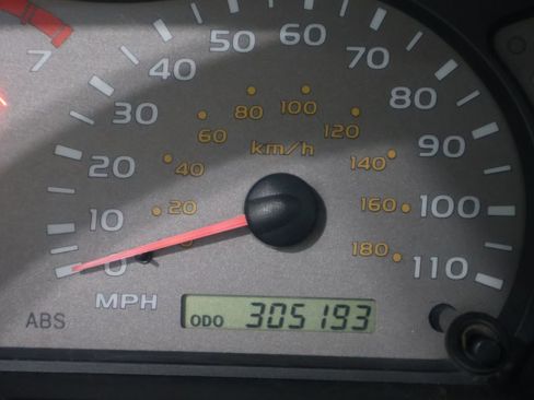 Used 2002 Toyota Sequoia SR5 image 31