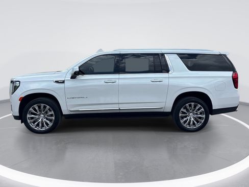Used 2024 GMC Yukon XL Denali AWD/4WD image 5
