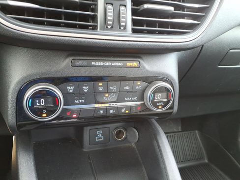 Used 2021 Ford Escape SE w/ Convenience Package image 11