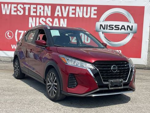 Used 2022 Nissan Kicks SV image 2