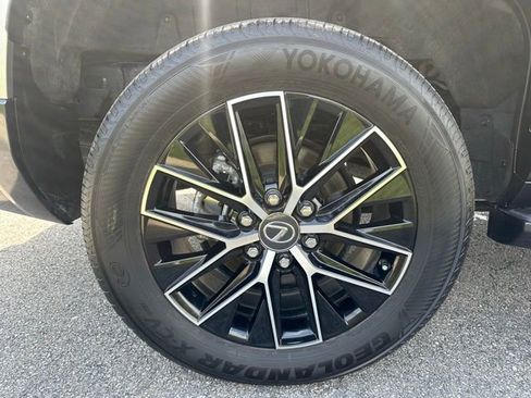 Used 2024 Lexus GX 550 image 11