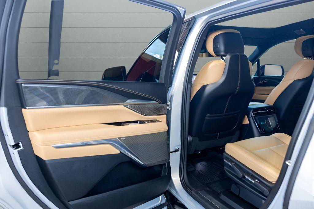 Used 2025 Cadillac Escalade IQ Sport 2 AWD/4WD image 44