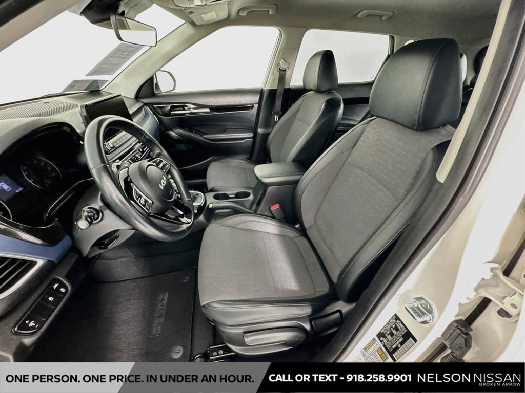 Used 2023 Kia Seltos S w/ Navigation Package AWD/4WD image 21