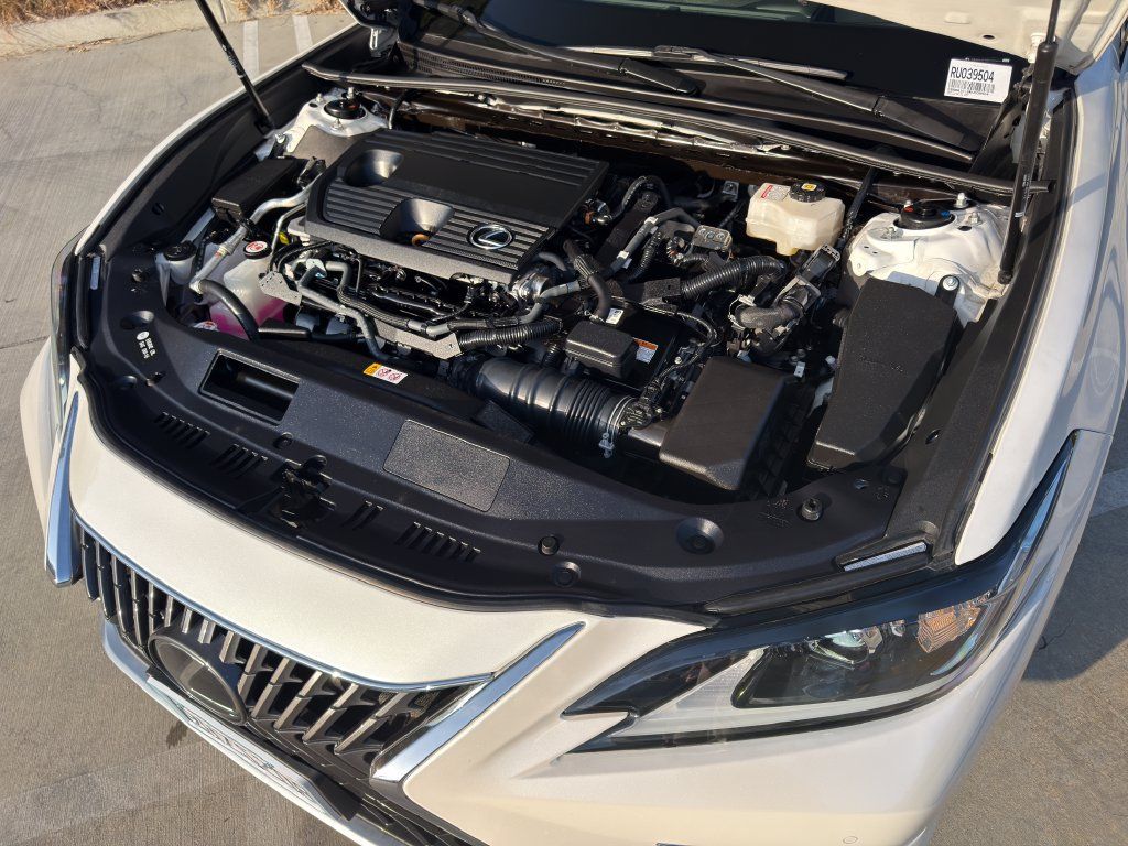 Certified 2024 Lexus ES 300h w/ Premium Package FWD image 6