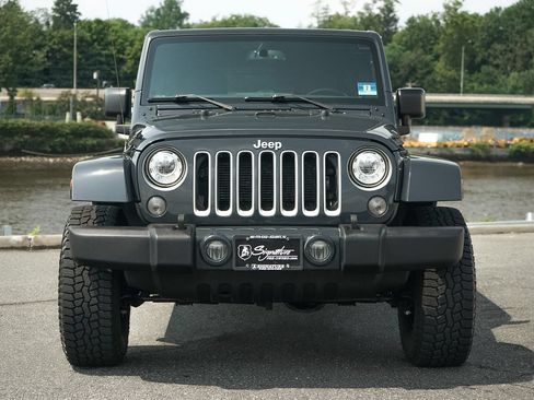 Used 2018 Jeep Wrangler Unlimited Sahara w/ Dual Top Group AWD/4WD image 7