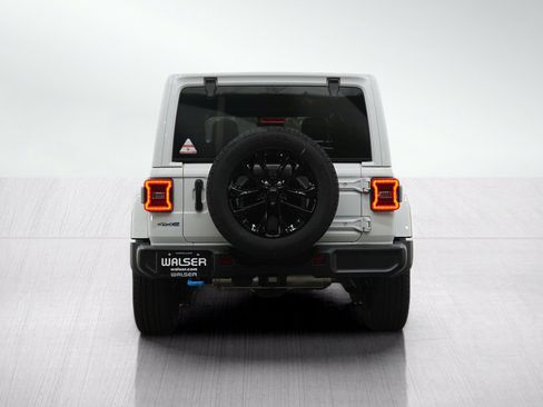 Used 2024 Jeep Wrangler Unlimited Sahara w/ Technology Group AWD/4WD image 4