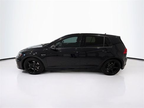 Used 2017 Volkswagen Golf 4-Door image 4
