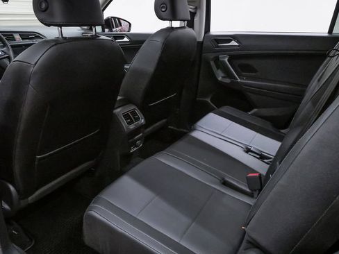 Used 2018 Volkswagen Tiguan SEL FWD image 11