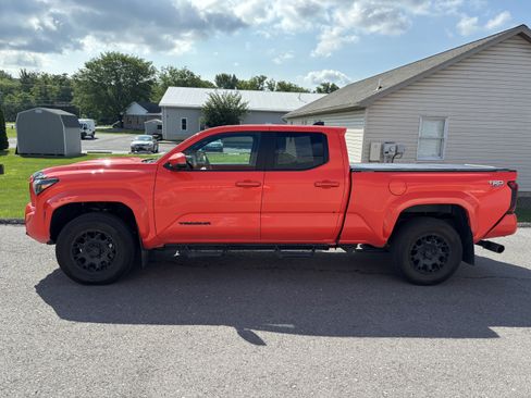 Used 2024 Toyota Tacoma TRD Sport w/ TRD Sport Premium Package AWD/4WD image 6
