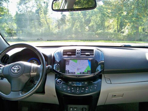 Used 2014 Toyota RAV4 EV image 17