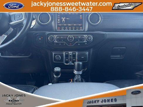 Used 2021 Jeep Wrangler Unlimited Sahara AWD/4WD image 12