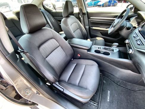 Used 2022 Nissan Altima 2.5 SV AWD/4WD image 23