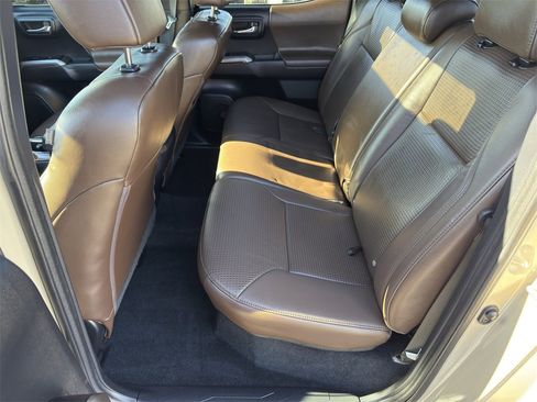 Used 2019 Toyota Tacoma Limited image 13