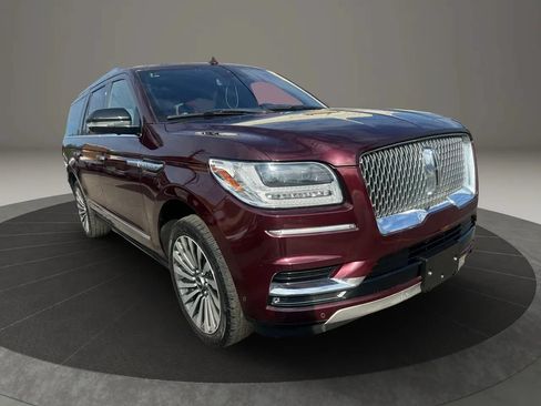 Used 2019 Lincoln Navigator L Reserve w/ Cargo Package AWD/4WD image 3
