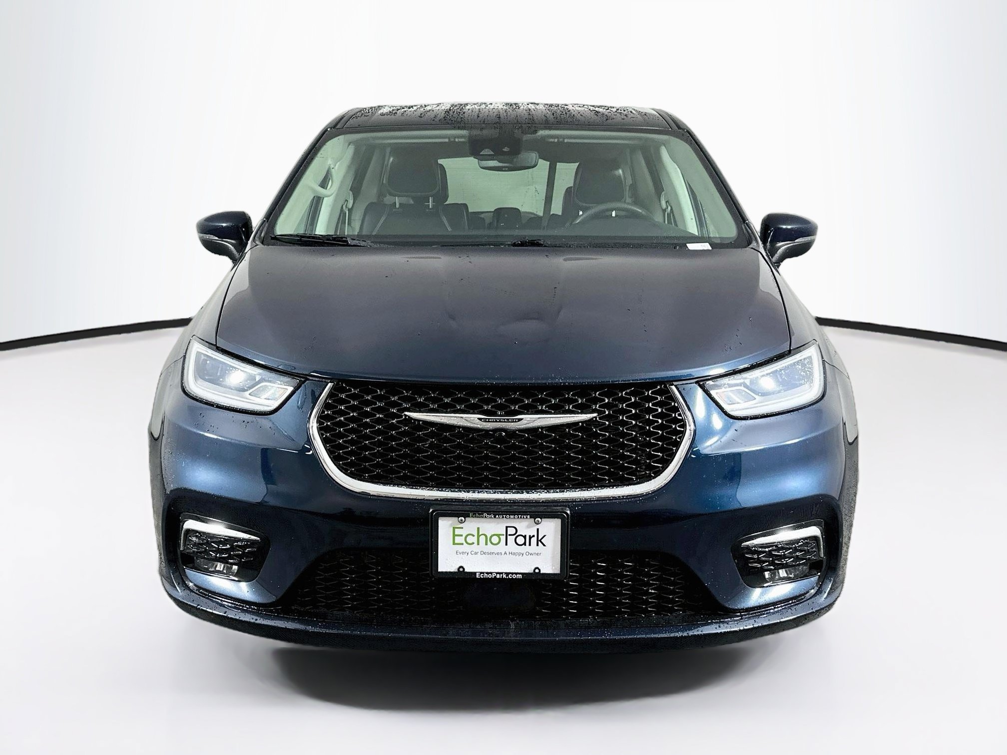 Used 2023 Chrysler Pacifica Touring-L FWD image 2