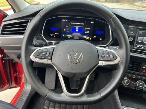 Certified 2022 Volkswagen Jetta SE image 17