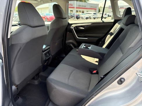 Used 2021 Toyota RAV4 XLE w/ Convenience Package FWD image 9