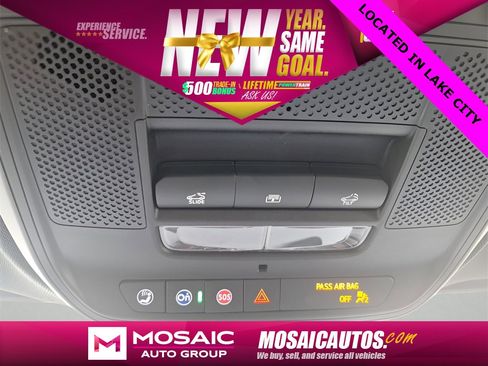 Used 2025 Chevrolet Traverse Z71 image 30