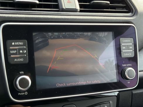 Used 2022 Nissan Leaf SV image 16