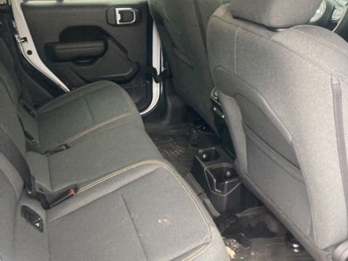 Used 2025 Jeep Gladiator Sport image 4