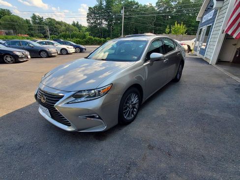 Used 2018 Lexus ES 350 w/ Premier Package FWD image 4