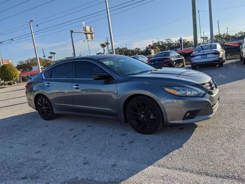 Used 2018 Nissan Altima 2.5 SR w/ SR Midnight Edition image 3