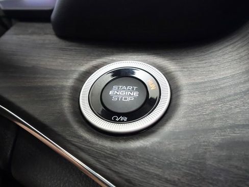 Used 2023 Jeep Grand Cherokee Overland w/ Advanced Protech Group III image 16