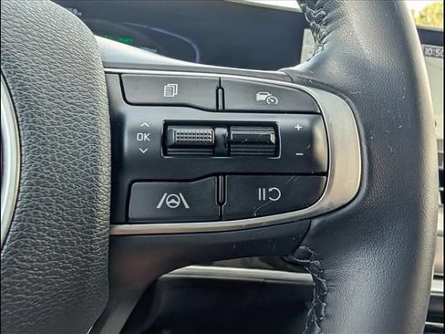 Used 2025 Kia Sportage EX AWD/4WD image 17