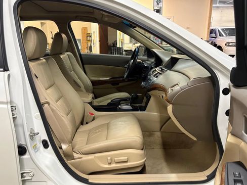Used 2010 Honda Accord EX-L image 17