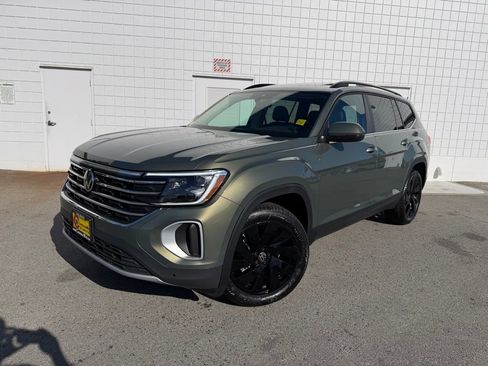 New 2026 Volkswagen Atlas SE FWD image 1