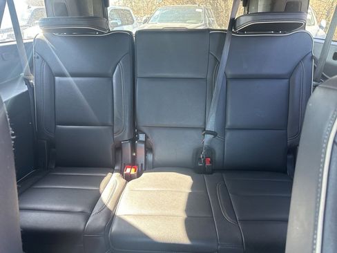 Used 2023 Chevrolet Suburban Premier image 12
