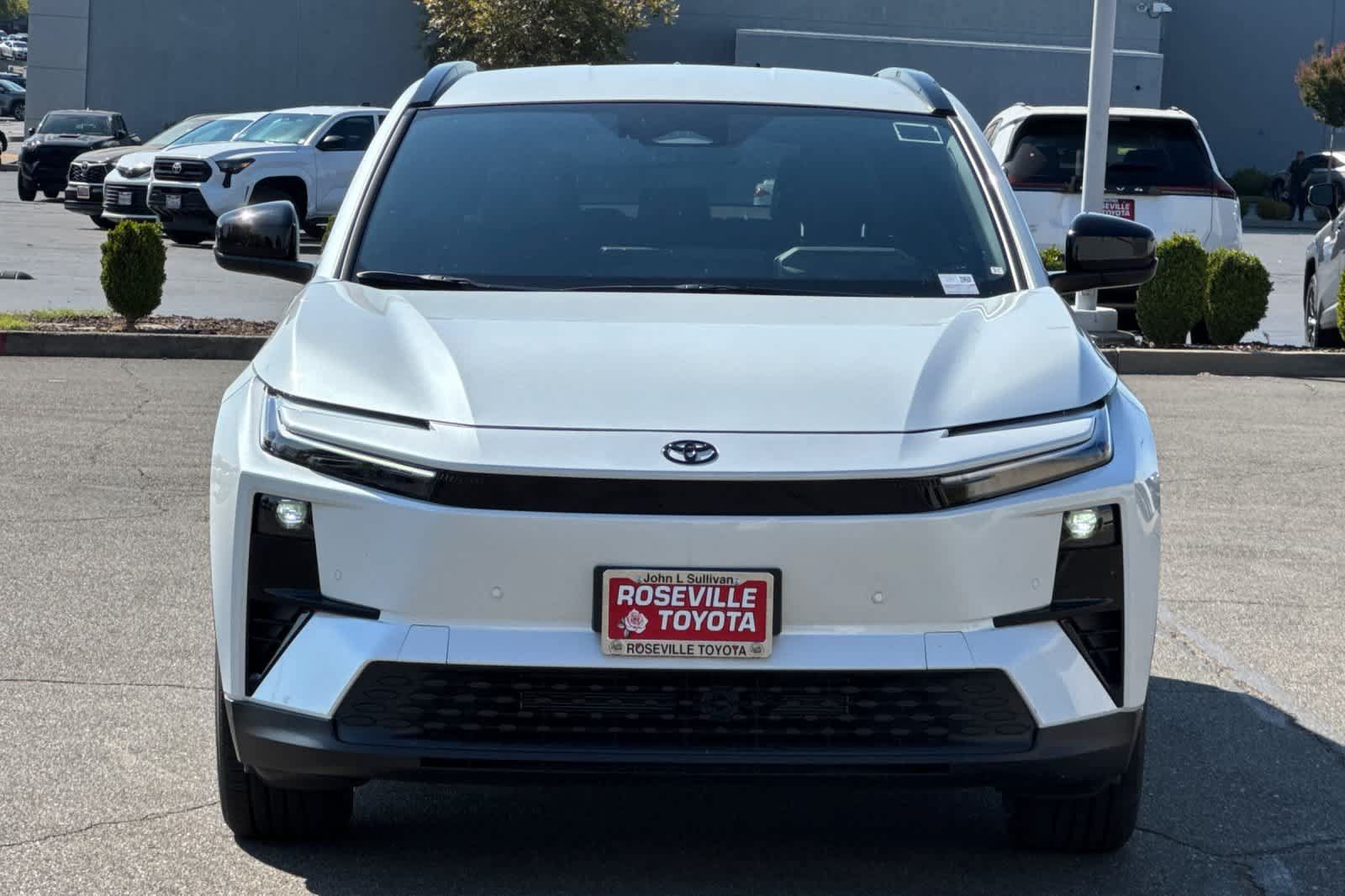 Used 2026 Toyota C-HR AWD/4WD image 10